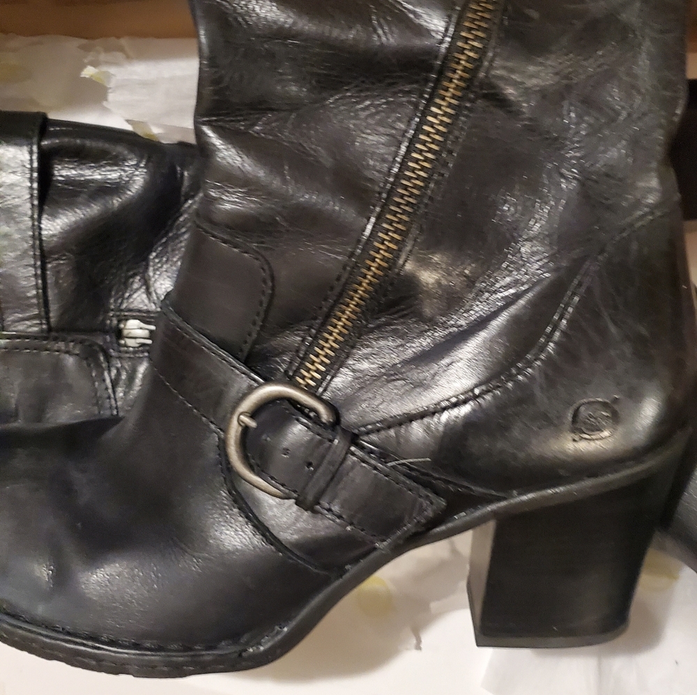 NIB brand born knee boots black